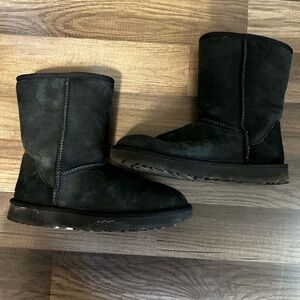 Black womens Ugg short boot